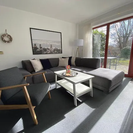 Apartment Ferienwohnung-peter-pan-mit-sonnenterrasse-garten-zwischen-strand-wald-wiese-auf-ruegen Gustow (Vorpommern-Rugen)