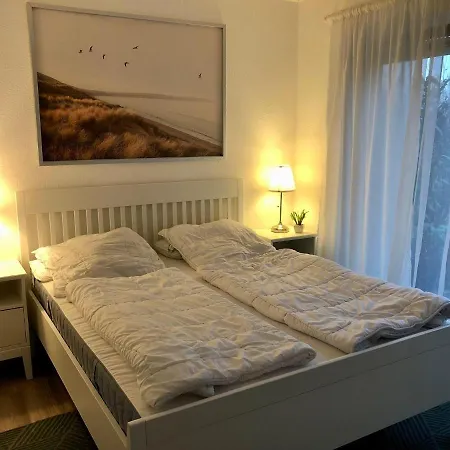 Ferienwohnung-peter-pan-mit-sonnenterrasse-garten-zwischen-strand-wald-wiese-auf-ruegen Apartment Gustow (Vorpommern-Rugen)