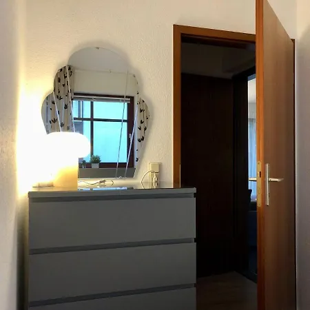 Ferienwohnung-peter-pan-mit-sonnenterrasse-garten-zwischen-strand-wald-wiese-auf-ruegen Apartment
