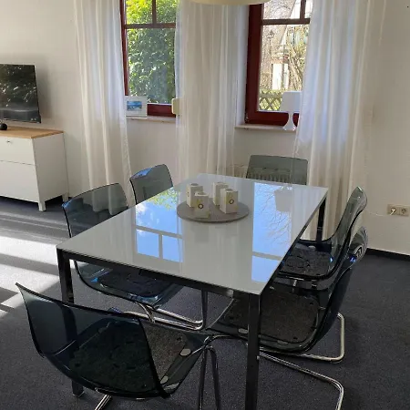 Ferienwohnung-peter-pan-mit-sonnenterrasse-garten-zwischen-strand-wald-wiese-auf-ruegen Apartment