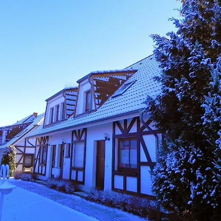 Ferienwohnung-peter-pan-mit-sonnenterrasse-garten-zwischen-strand-wald-wiese-auf-ruegen Apartment