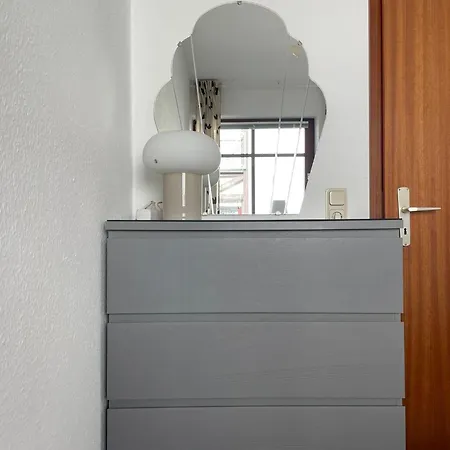 Ferienwohnung-peter-pan-mit-sonnenterrasse-garten-zwischen-strand-wald-wiese-auf-ruegen