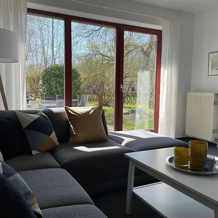Ferienwohnung-peter-pan-mit-sonnenterrasse-garten-zwischen-strand-wald-wiese-auf-ruegen Apartment Gustow (Vorpommern-Rugen)