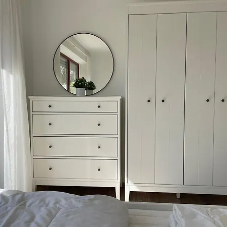 Ferienwohnung-peter-pan-mit-sonnenterrasse-garten-zwischen-strand-wald-wiese-auf-ruegen *