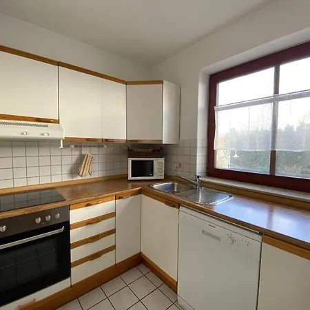 Ferienwohnung-peter-pan-mit-sonnenterrasse-garten-zwischen-strand-wald-wiese-auf-ruegen Lägenhet *