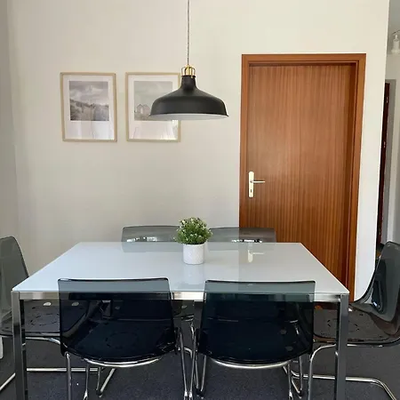 Ferienwohnung-peter-pan-mit-sonnenterrasse-garten-zwischen-strand-wald-wiese-auf-ruegen *