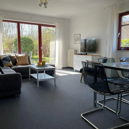 Lägenhet Ferienwohnung-peter-pan-mit-sonnenterrasse-garten-zwischen-strand-wald-wiese-auf-ruegen