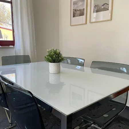 Ferienwohnung-peter-pan-mit-sonnenterrasse-garten-zwischen-strand-wald-wiese-auf-ruegen *