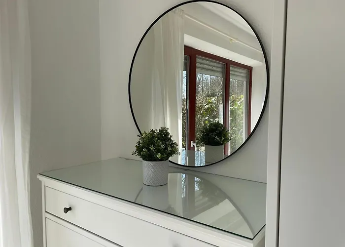 Ferienwohnung-peter-pan-mit-sonnenterrasse-garten-zwischen-strand-wald-wiese-auf-ruegen 公寓