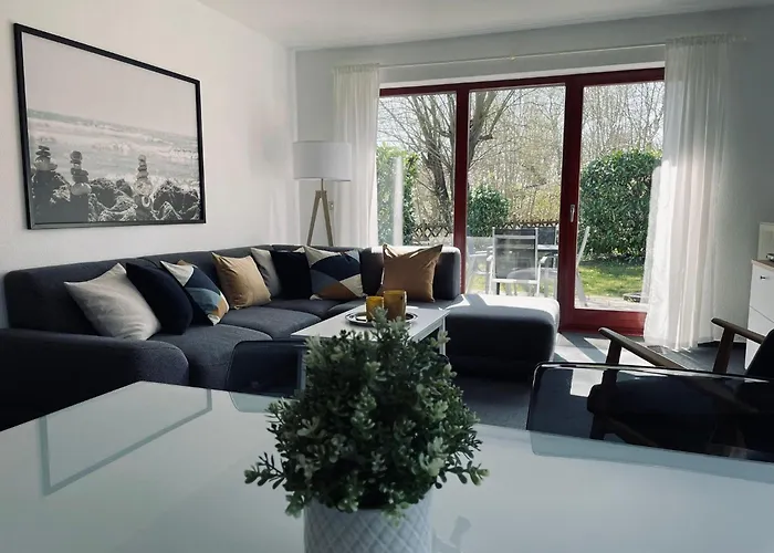 Ferienwohnung-peter-pan-mit-sonnenterrasse-garten-zwischen-strand-wald-wiese-auf-ruegen 公寓