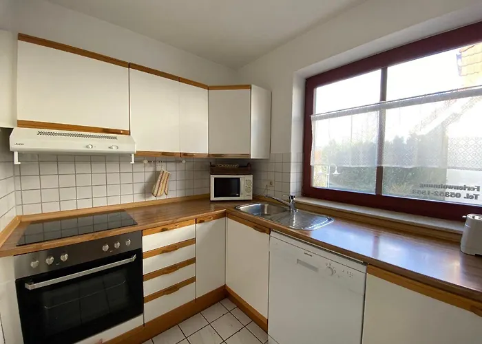 Ferienwohnung-peter-pan-mit-sonnenterrasse-garten-zwischen-strand-wald-wiese-auf-ruegen 公寓 *
