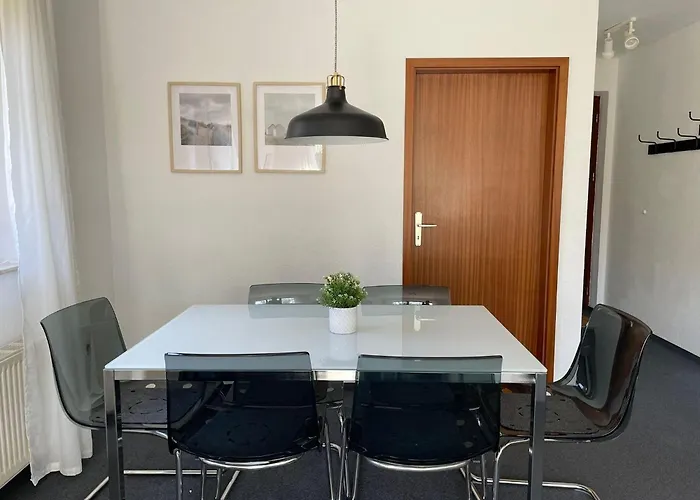 Ferienwohnung-peter-pan-mit-sonnenterrasse-garten-zwischen-strand-wald-wiese-auf-ruegen *