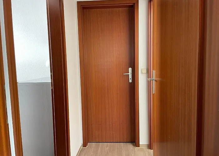 Ferienwohnung-peter-pan-mit-sonnenterrasse-garten-zwischen-strand-wald-wiese-auf-ruegen
