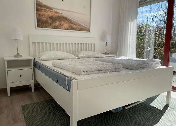 Ferienwohnung-peter-pan-mit-sonnenterrasse-garten-zwischen-strand-wald-wiese-auf-ruegen 公寓